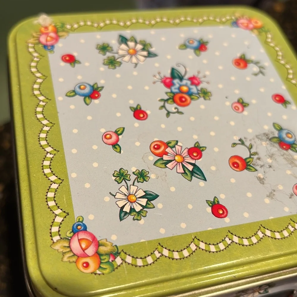 Mary Englebreit Colorful Decorative Tin and Block collection - Picture 6 of 8